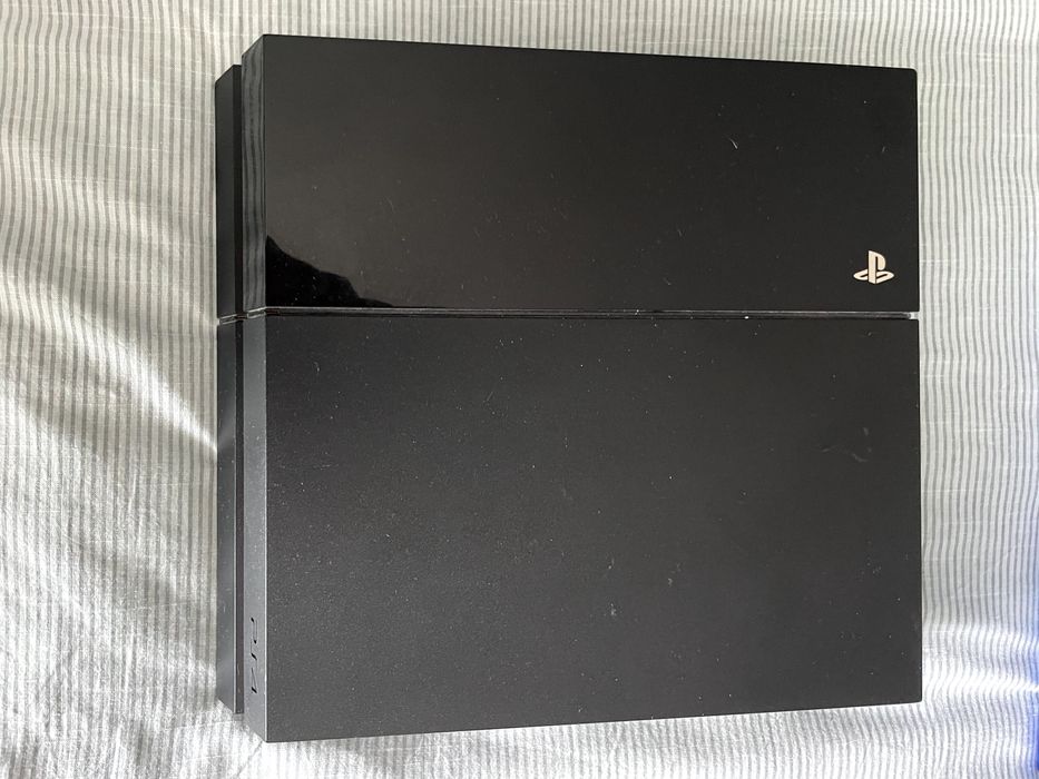 PlayStation 4 + 3 comandos