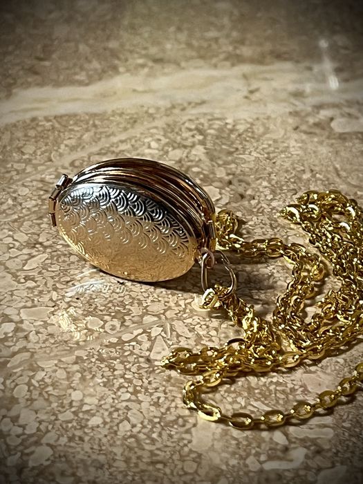 Naszyjnik otwierany sekretnik na zdjecia