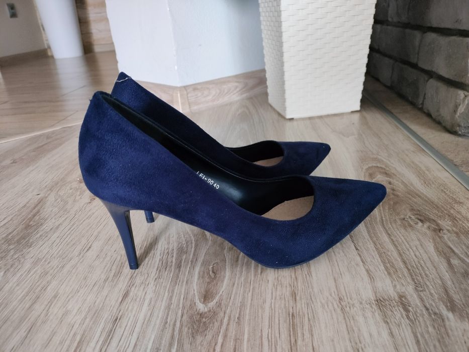 Granatowe szpilki czółenka zamszowe nowe 40
