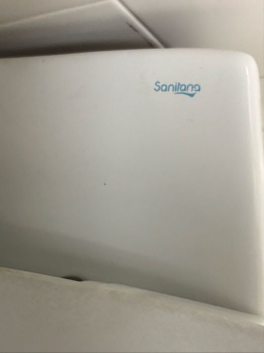 Vende-se sanita com tampo