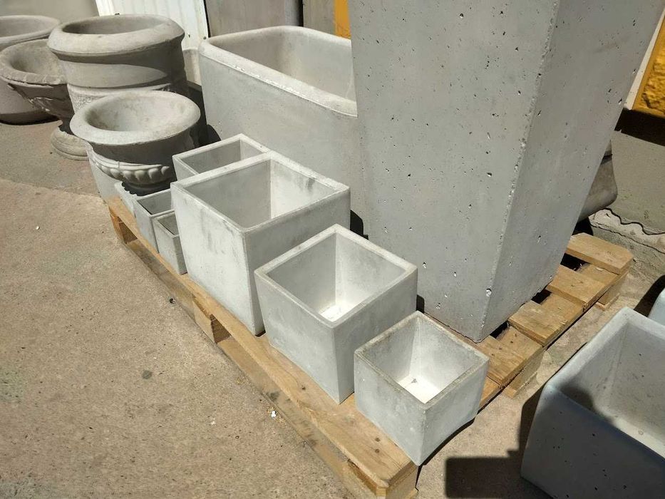 Бетонні квіткарки, вазони з бетону, кашпо(цветочницы, вазоны бетонные)