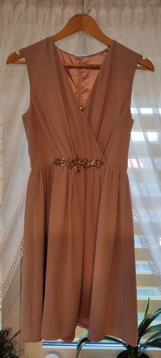 Piękna różowa sukienka M