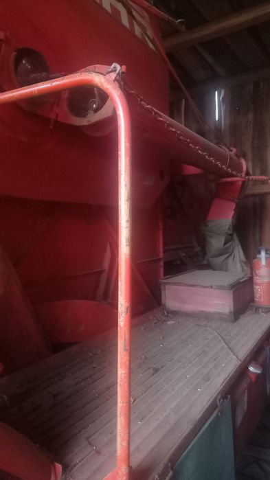 Обмін на бус.Продам комбайн М 66 з січкарнею.