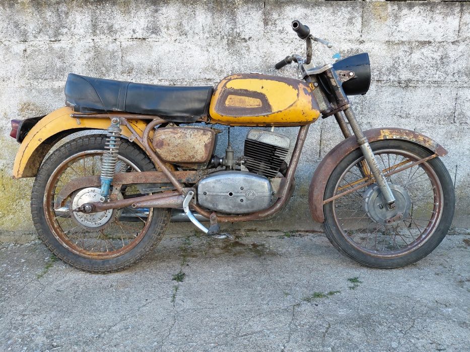 Moto Cz 175 anos 80
