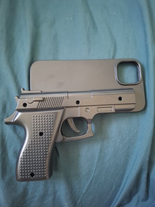 Etui do iPhone 15 w kształcie pistoletu