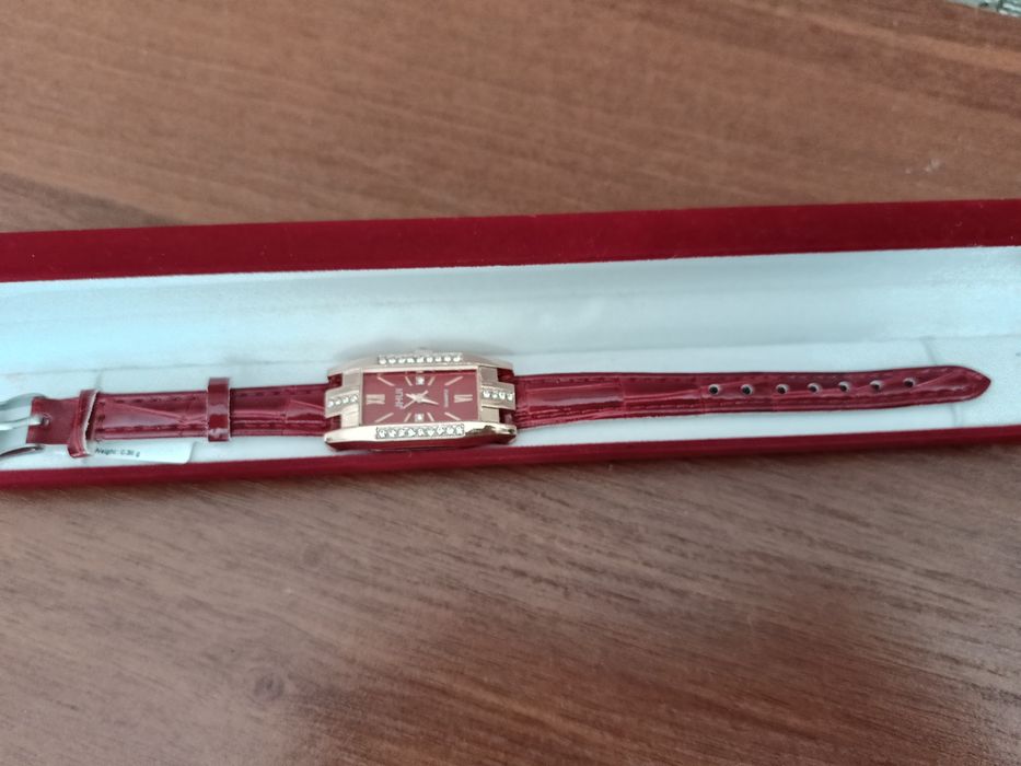 Жіночий годинник новий