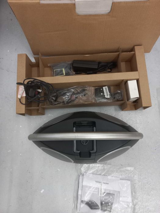 Harmon Kardon portable hi fi speaker