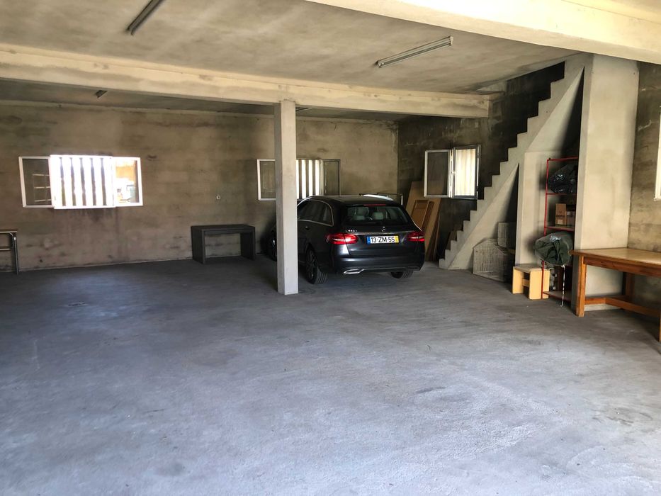 Armazém,  Garagem junto ao modelo continente Tomar