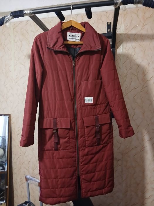 Продам демісезоний плащ на синтепоні.