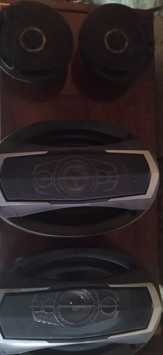 Динамики в автомобиль