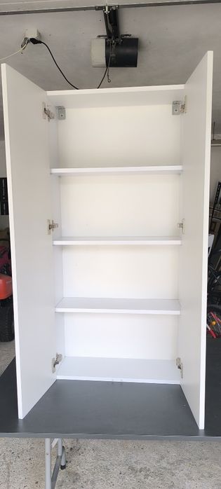 Szafka łazienkowa wisząca.