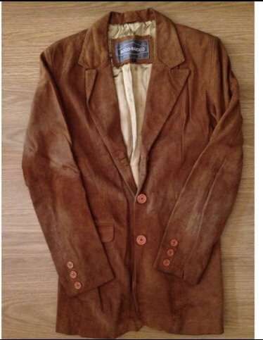 Blazer camurça e camisola lã coral