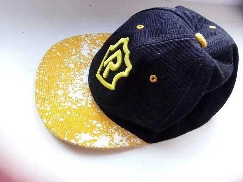 Czapka z daszkiem R