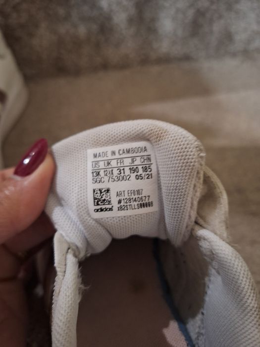 Sapatilhas de menina, Adidas