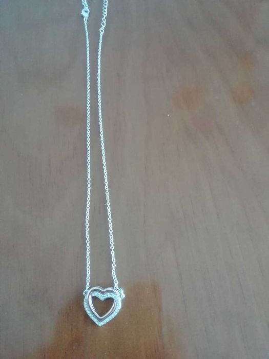 Vários colares/ bijuteria