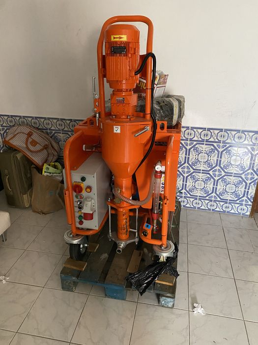 Alugo máquina de estuque e reboco