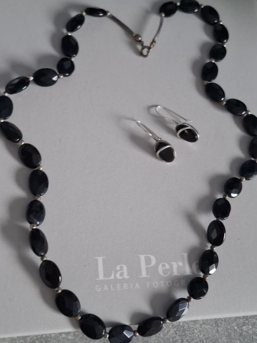 Korale i kolczyki z czarnym kamieniem onyks