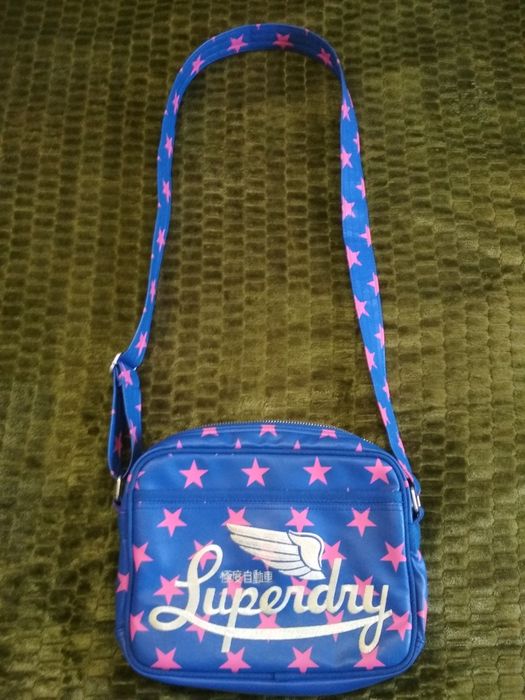 Молодежная сумочка бренда Superdry