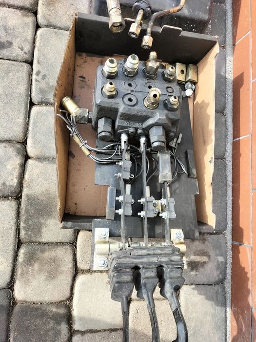 rozdzielacz hydrauliczny do wózka widłowego