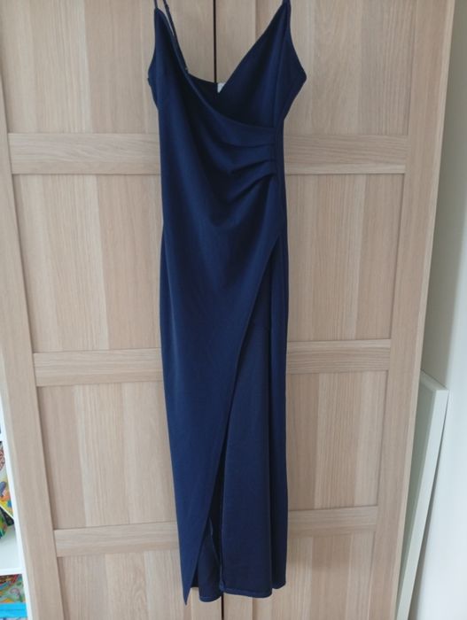 Maxi długa sukienka wieczorowa z rozcięciem na nodze kopertowy dekold