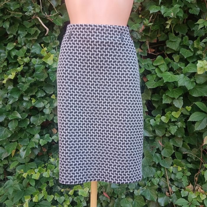 Czarna spódniczka, spódnica w szarą pepitkę, do kolan, rozmiar 42