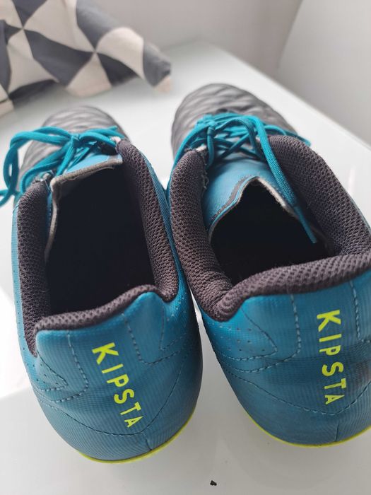 Chuteirasrelvado da Kipsta para futebol ou rugby