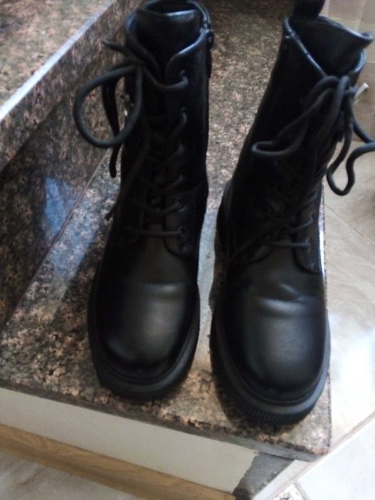 Продам зимові чобітки