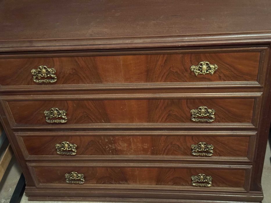 Cómoda de madeira maciça