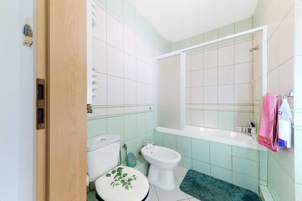 Sprzedam mieszkanie z oddzielnym garażem w bloku oraz meblami