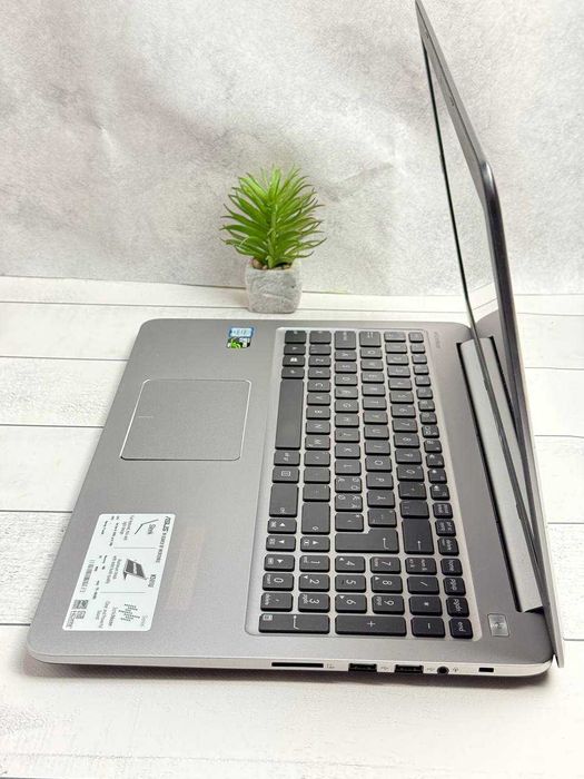 Asus K501U i5-6200 8ram ssd 256 GTX 950M 2gb 1920 1080 FullHD