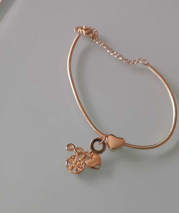 Pulseiras ajustáveis de aço inoxidável feitas à mão,  únicas.  O acessório indispensável