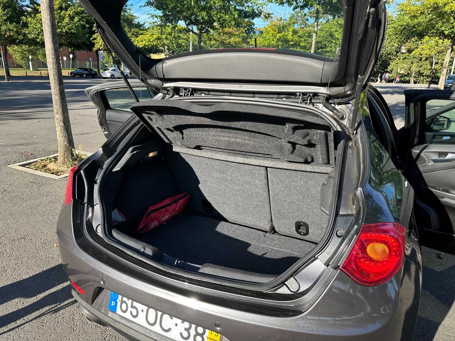 Alfa Romeo Giulietta 1.6 JTDm Veloce – Apenas 52850 km Reais (Oportunidade Única)