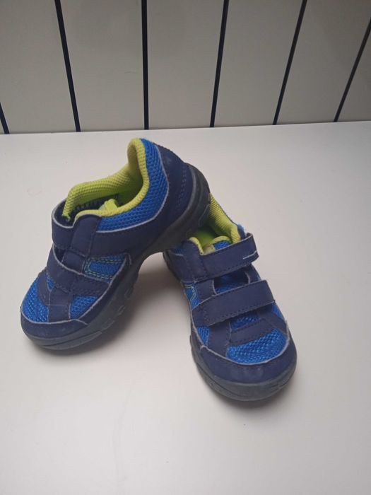 Adidasy, butki na rzepy dla dziecka r.25