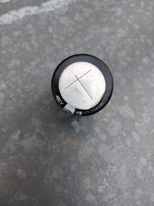 продам конденсатори нові 80гр. за один. є 3шт.