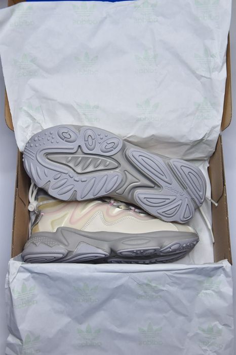 Жіночі Кросівки Адідас OZWEEGO Plus(37,39,40,41)