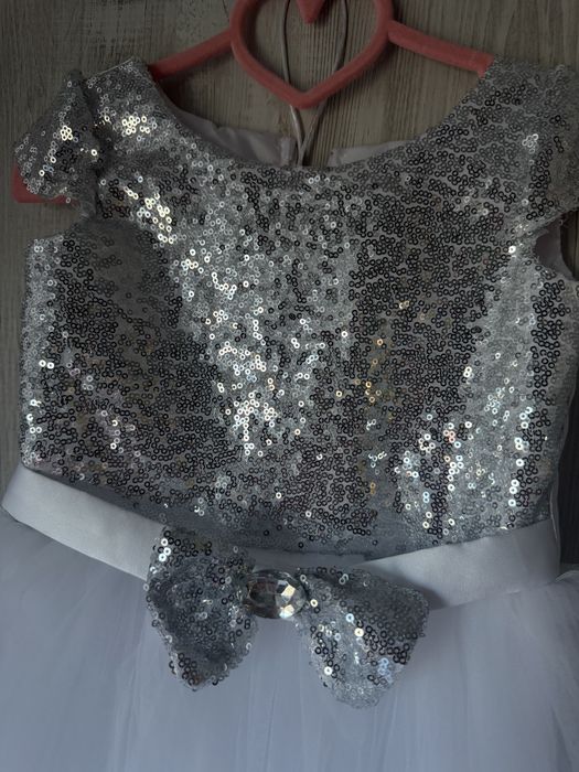 Біле святкове плаття «сніжинка» зі паєтками, ріст 110 см.