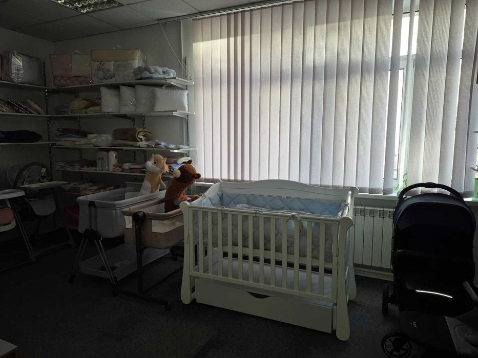 200м2 центр магазин дитячого одягу, іграшок з товаром