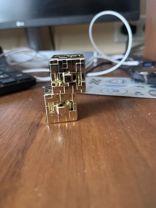 Продам фігурку майнрафт «золотий блок» кіндер джой