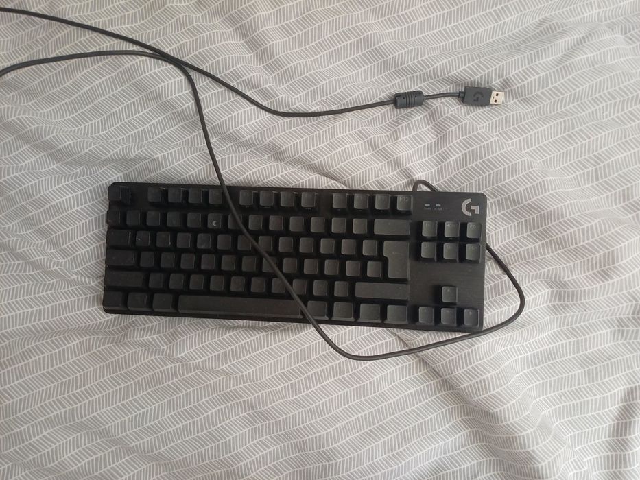 Używana klawiatura logitech  g413 tkl se