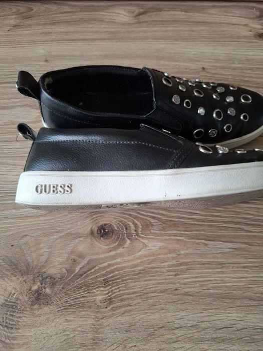 buty damskie półbuty czółenka czarne Guess rozm. 39
