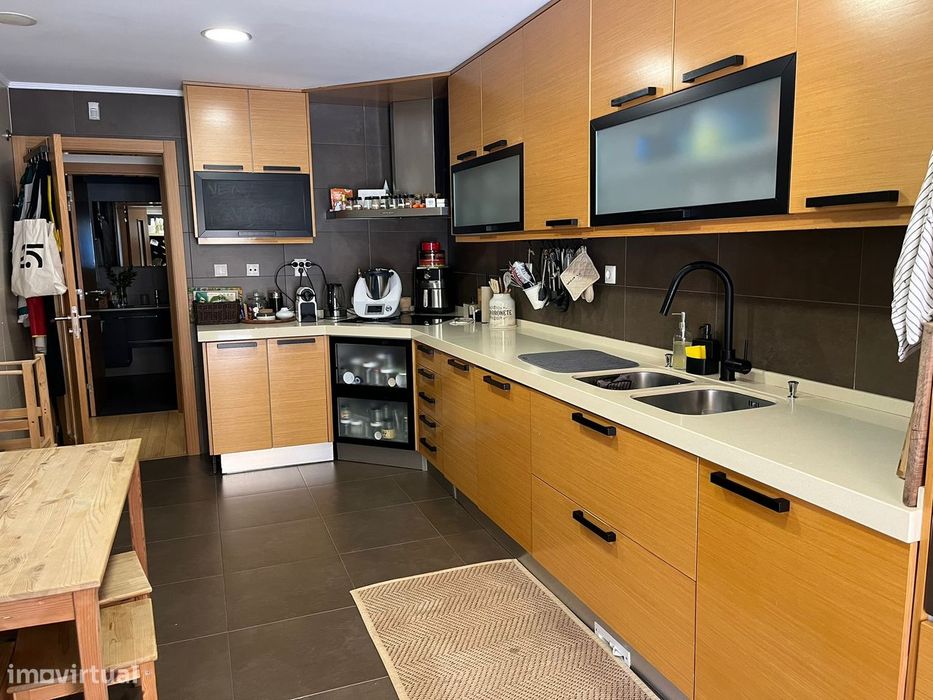T2 com terraço de 65m2, box e arrecadação - Atalaia, Amadora