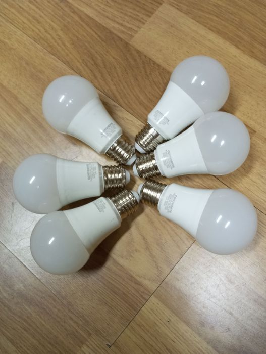 Vendo Lâmpadas LED cinquenta cêntimos cada