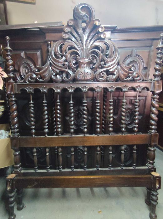 Vendo quarto de casal completo em madeira maciça para desocupar