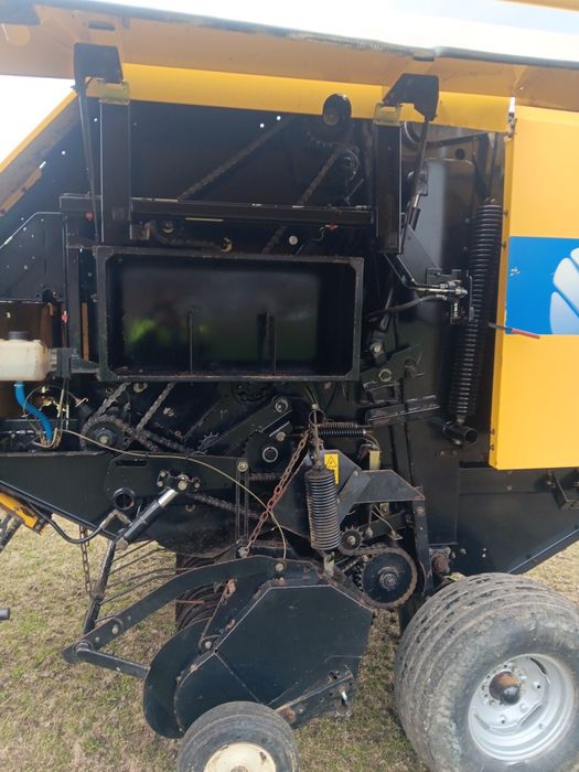 Prasa  new holland 740br