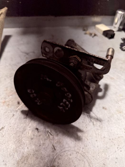 Pompa wspomagania BMW E28 E24 E23 M30 E12 635CSi M90 M88 535i 628CSi