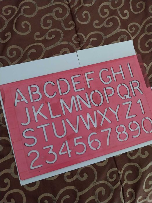 Modelos de pintura e desenho, letras e números, vermelho transparente