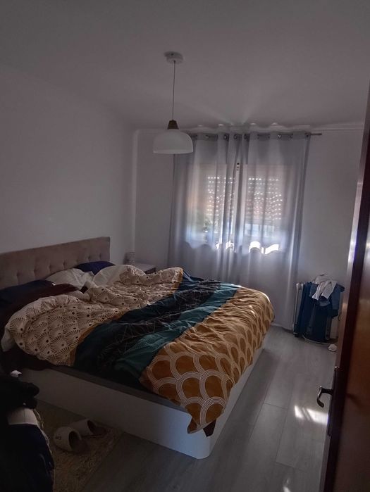 T3+1 duplex renovado em Santa Cruz, arrendamento temporario de Outubro de 2026 a Maio de 2027