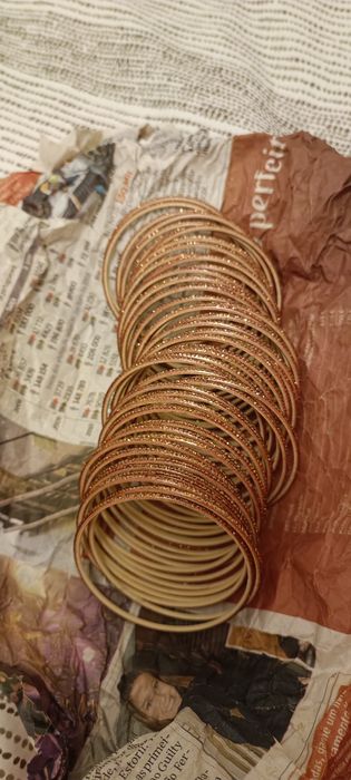 Pulseiras com brilhantes