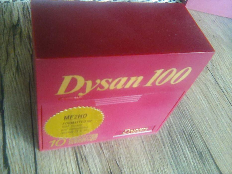 Caixas arquivadoras : fichas, disquetes, outros