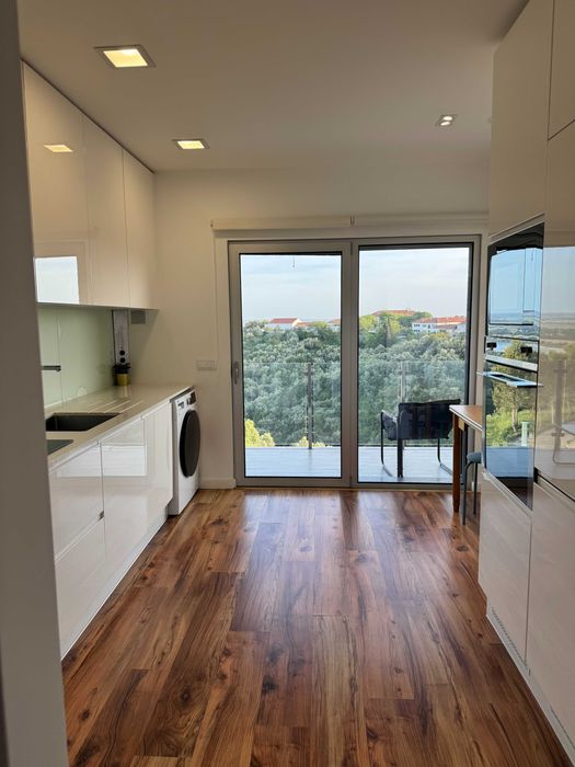 Arrendo quarto em apartamento novo com vista Tejo
